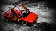 Красный Lamborghini Diablo приглашает в гости